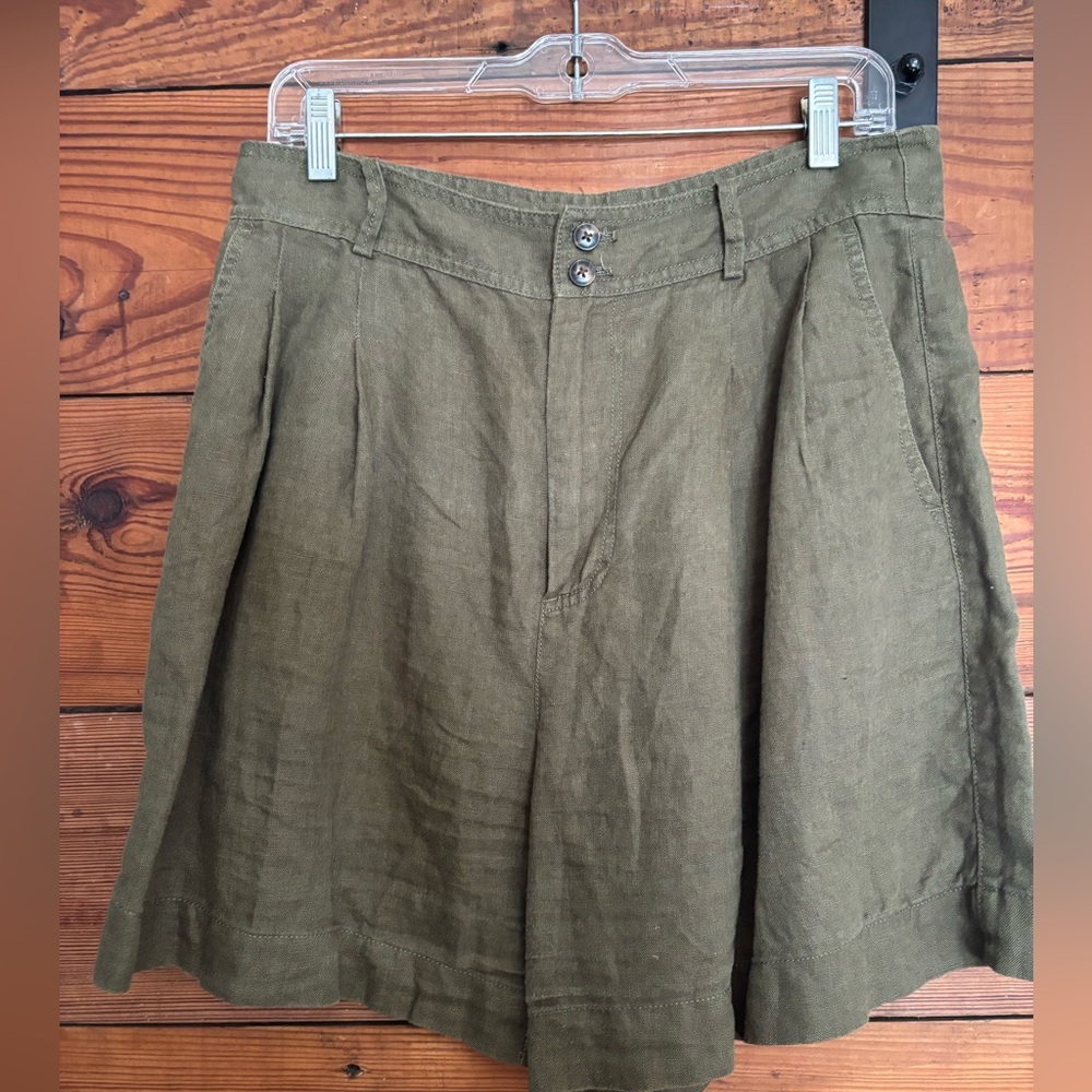 Madewell Pleated 100% Linen Shorts in Olive Green